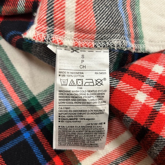 Old navy plaid flannel - Picture 3 of 4